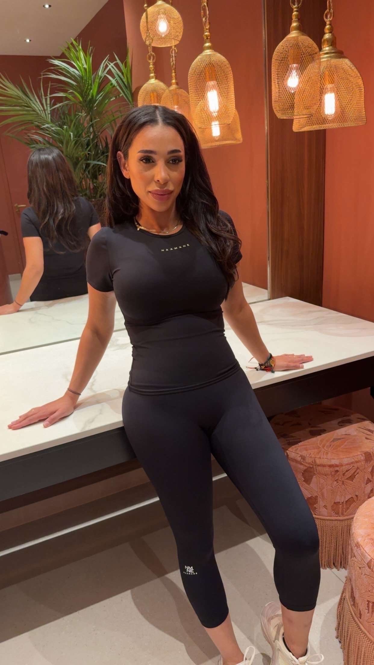 CORRIGERENDE TOP BLACK NAAMANE